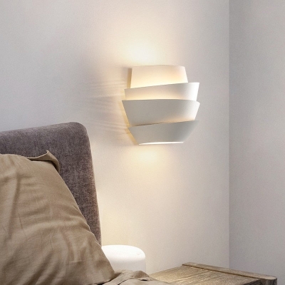 Crise Wall Light | White Metal Bedside Wall Lamp Modern Sconce