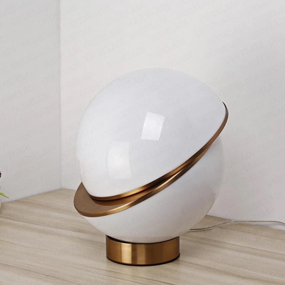 Lampe de table divis&eacute;e