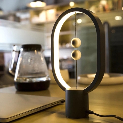 Lampe de table perl&eacute;e