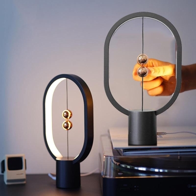 Lampe de table perl&eacute;e
